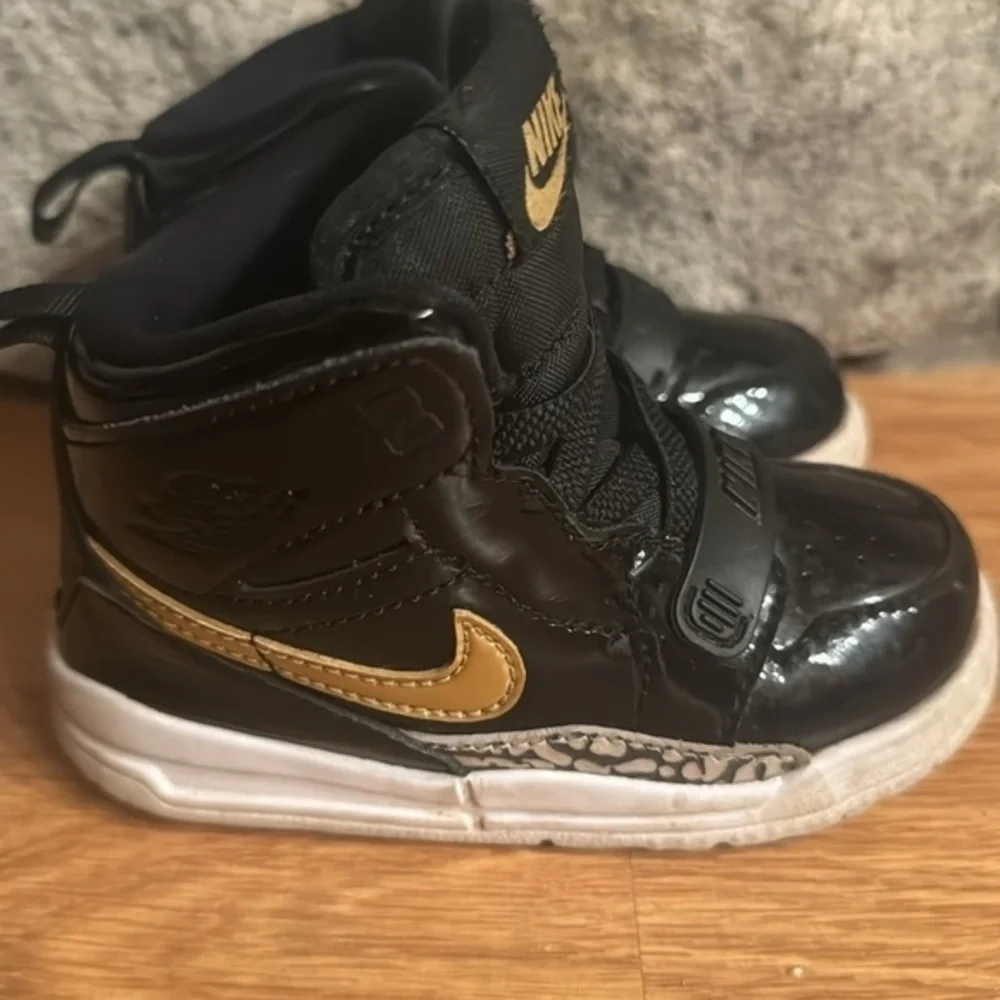 Nike Air Jordan Legacy‎ 312 Black Metallic Gold / White AT4040 007 Size 6C